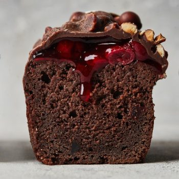 Кекс шоколадний з вишнями